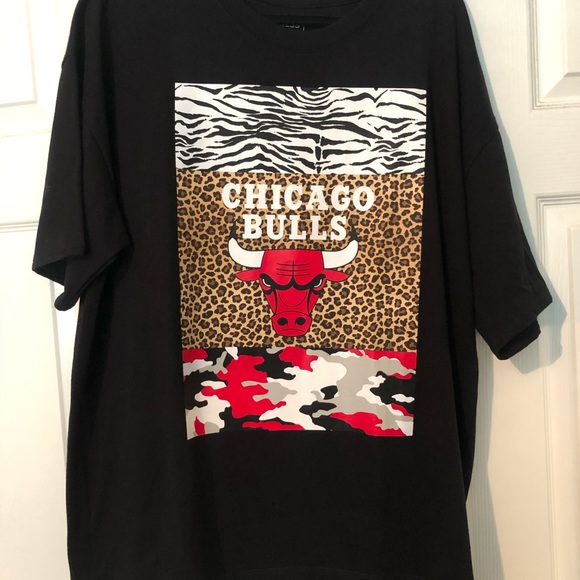Chicago Bulls NBA Oversized Graphic T-Shirt - Picture 2 of 5